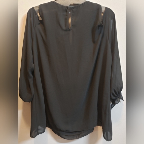 Max Studio NWT Large Black Cold Shoulder 3/4 Sleeve Top - Picture 2 of 6
